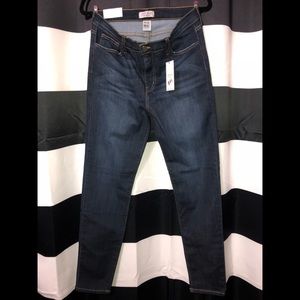 NEW Woman’s 15 Ankle High Rise Skinny Jeans